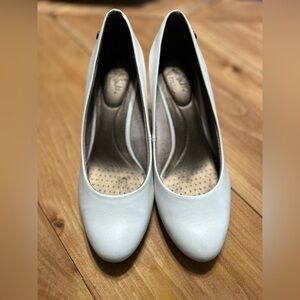Life Strides Soft system Stylish White Pumps size 7.5M